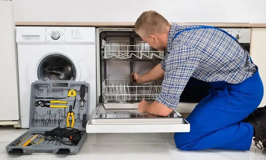 Köşk Viessmann servisi teknisyen ekibi beyaz eşya tamiri yaparken